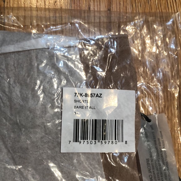 BLANK NYC Womens Flap Pocket Shorts 🩳 32 - Picture 6 of 8